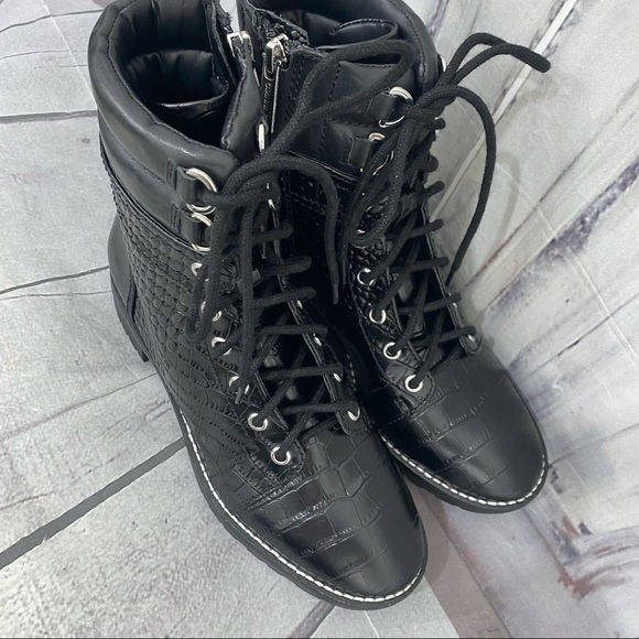 Gianni Bini Size 6.5 Black Chunky Combat Heel Boot Lace Up Textured Low Heel - Picture 4 of 15